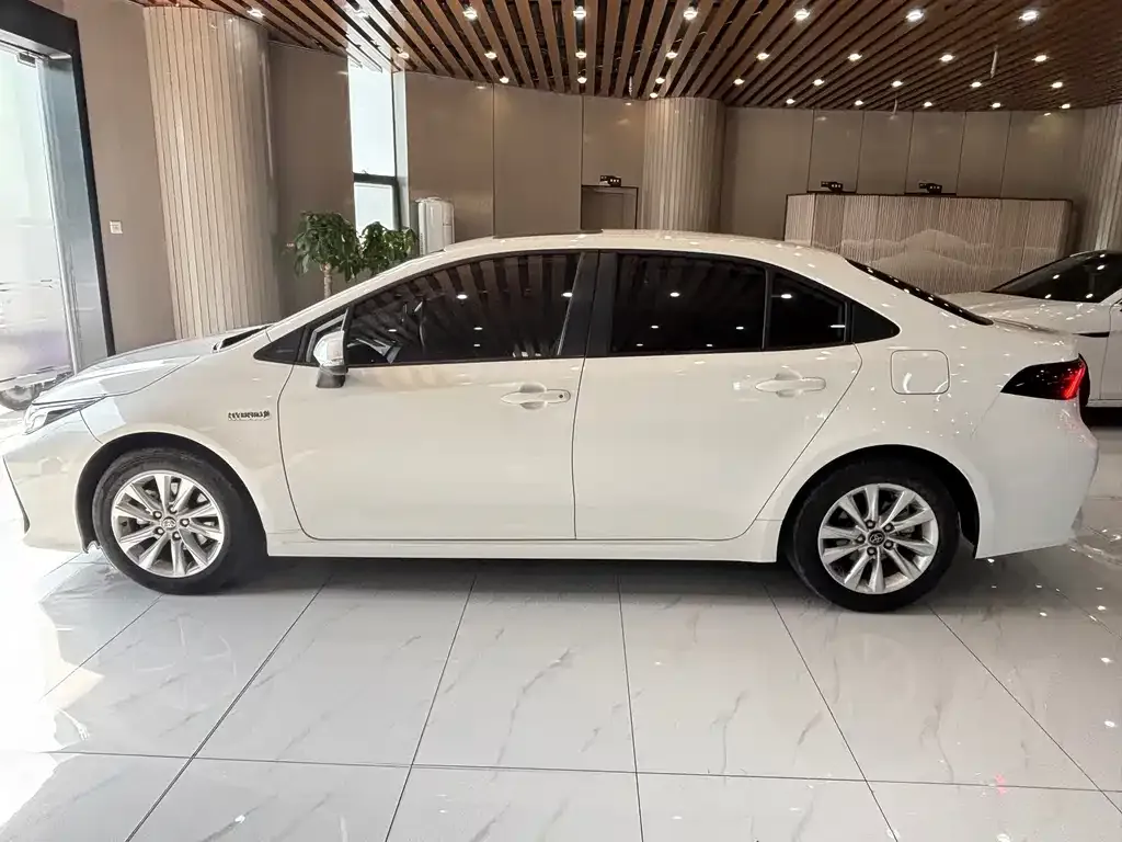 Toyota Corolla — фото 2
