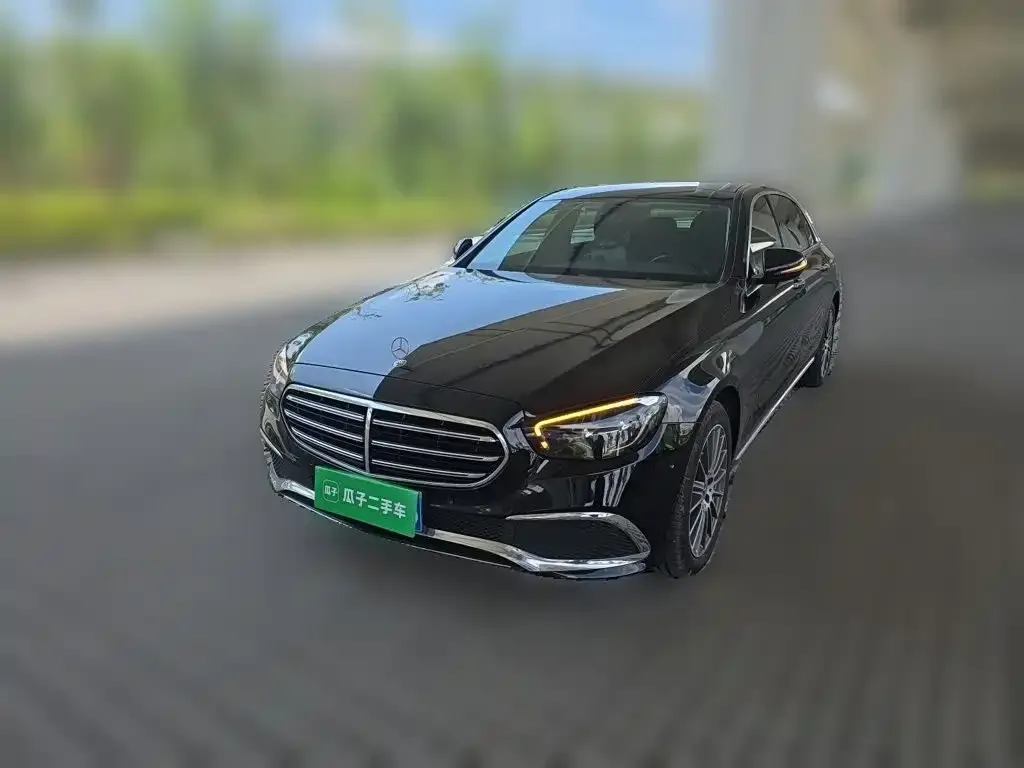 Mercedes-Benz E-Class — фото 1