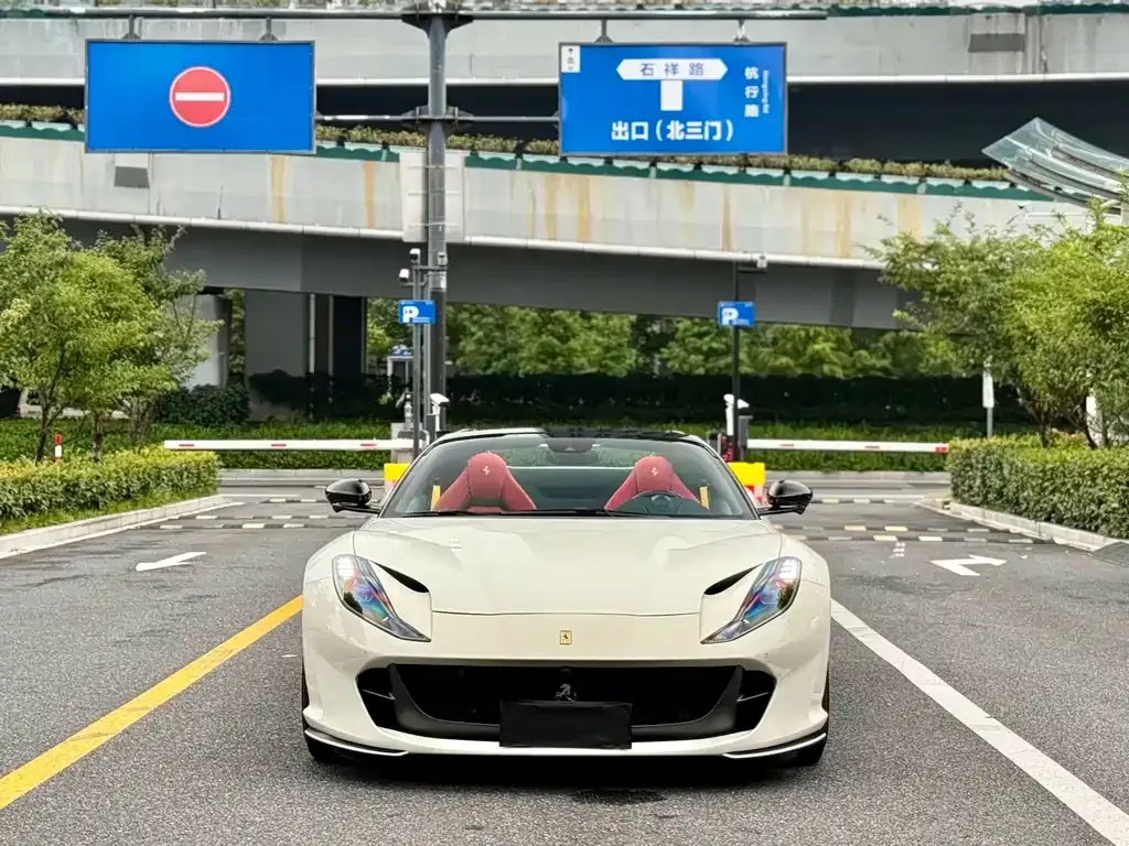 Ferrari 812 — фото 1