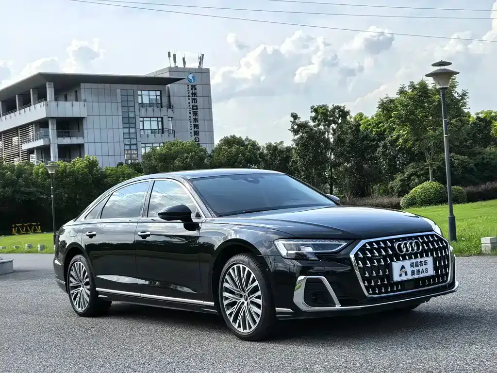 Audi A8 — фото 9