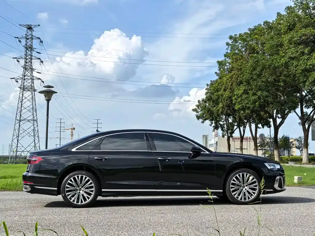 Audi A8 — фото 10