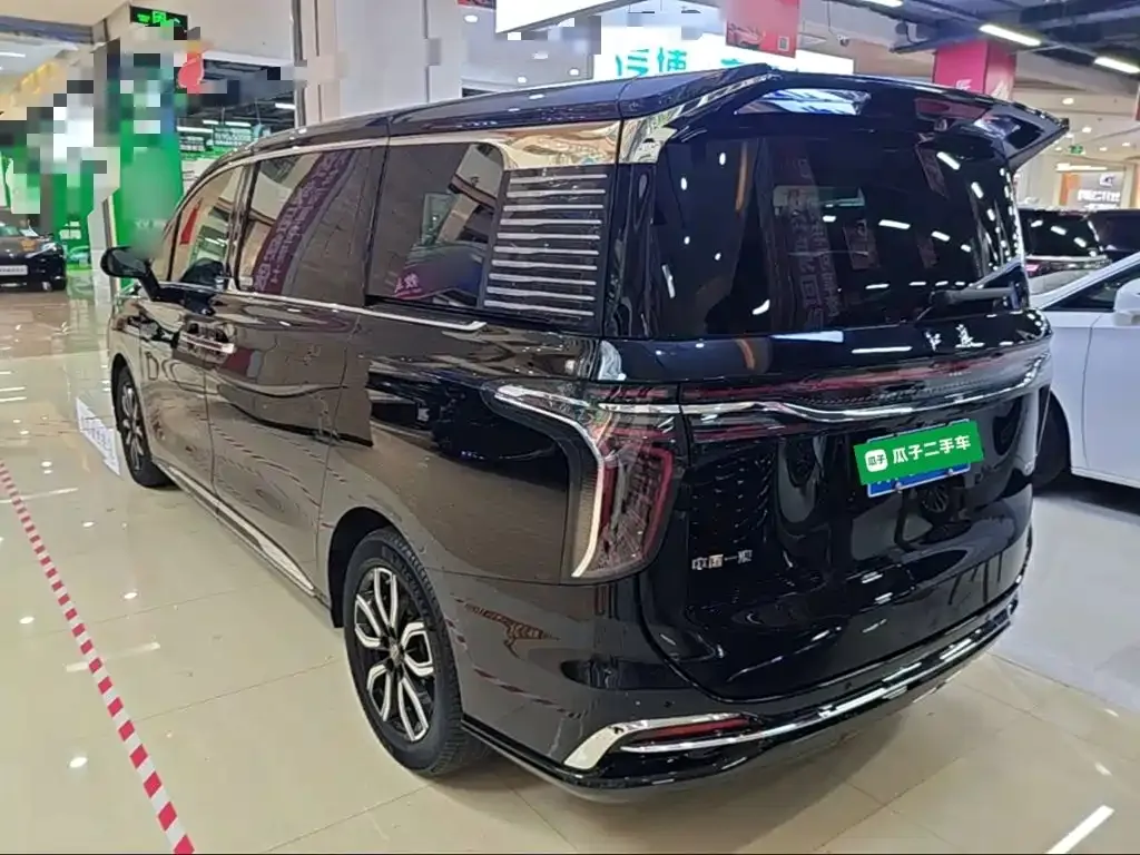 Hongqi HQ9 — фото 10