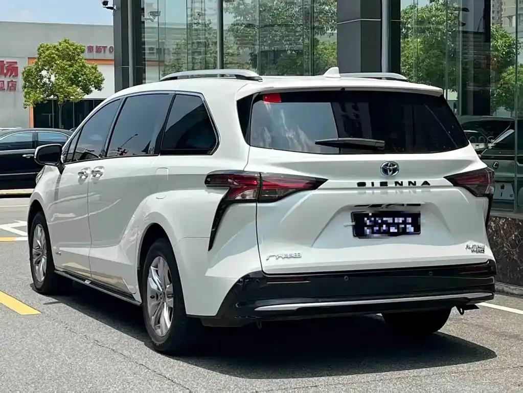 Toyota Sienna — фото 9