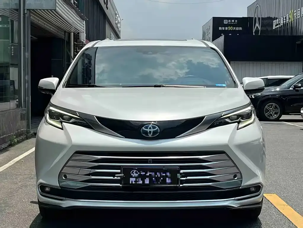 Toyota Sienna — фото 7