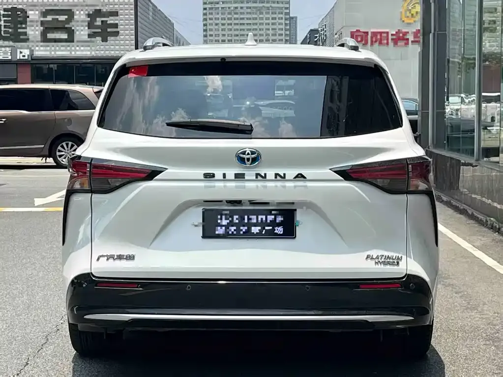 Toyota Sienna — фото 6