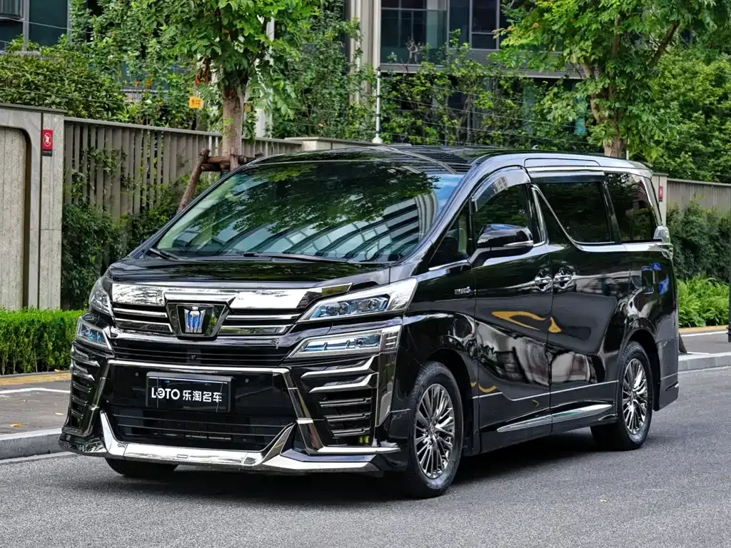 Toyota Vellfire — фото 1