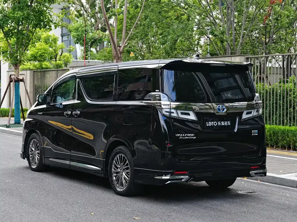 Toyota Vellfire — фото 3