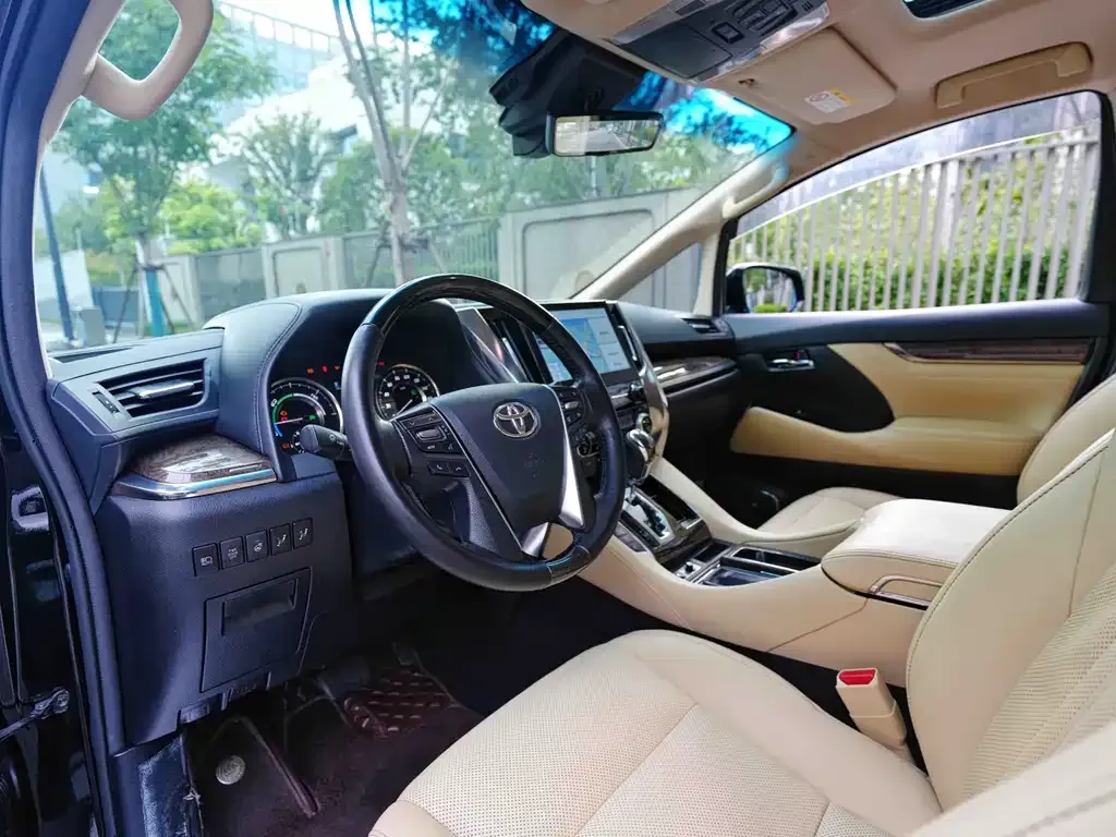 Toyota Vellfire — фото 9