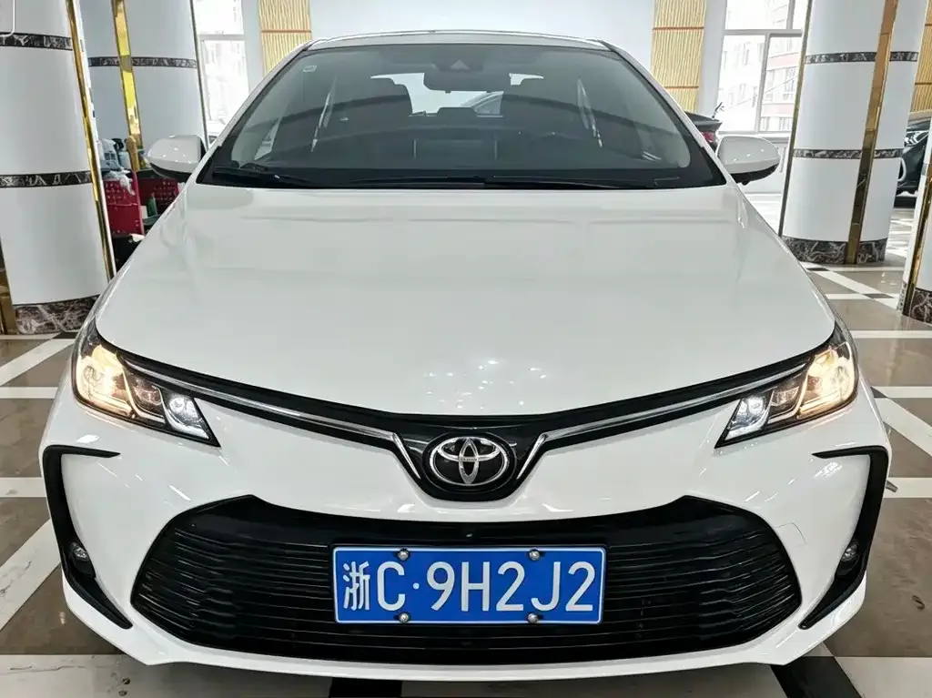 Toyota Corolla — фото 1