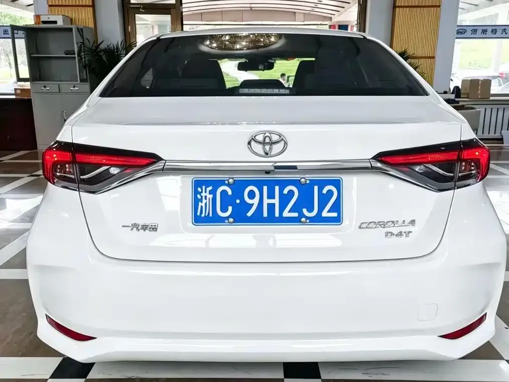 Toyota Corolla — фото 10