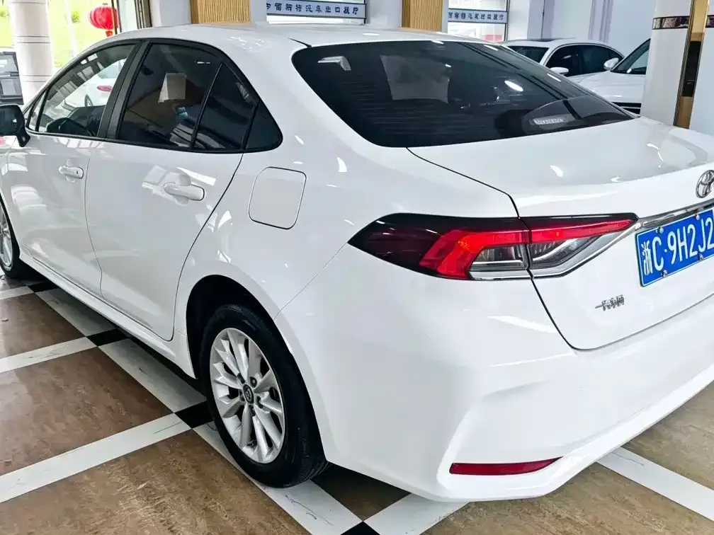 Toyota Corolla — фото 4