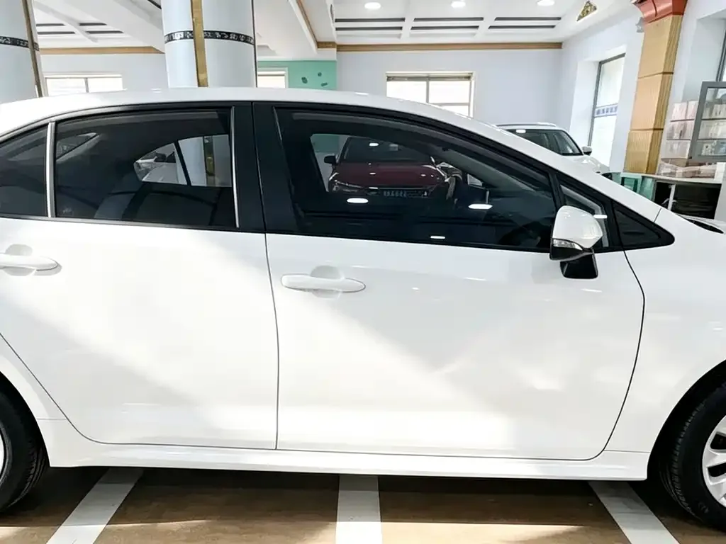 Toyota Corolla — фото 9
