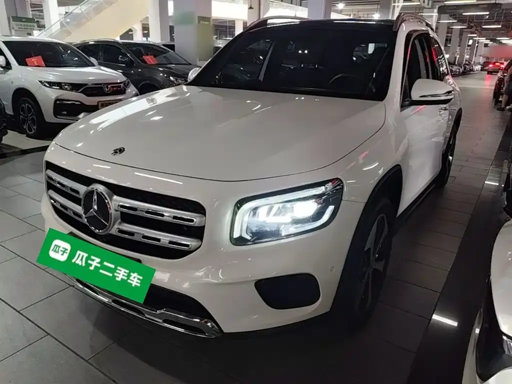 Mercedes-Benz GLB — фото 1