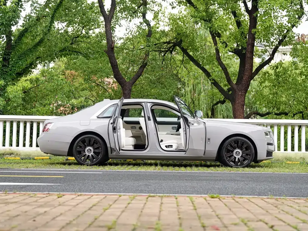 Rolls-Royce Ghost — фото 10