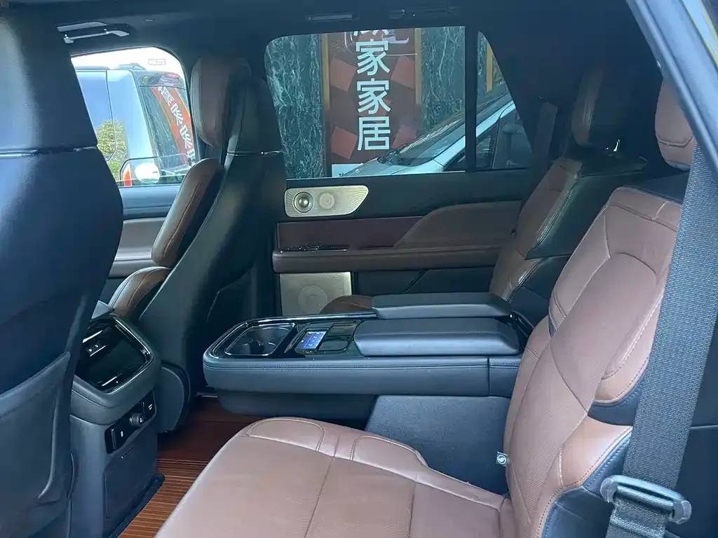 Lincoln Navigator — фото 9