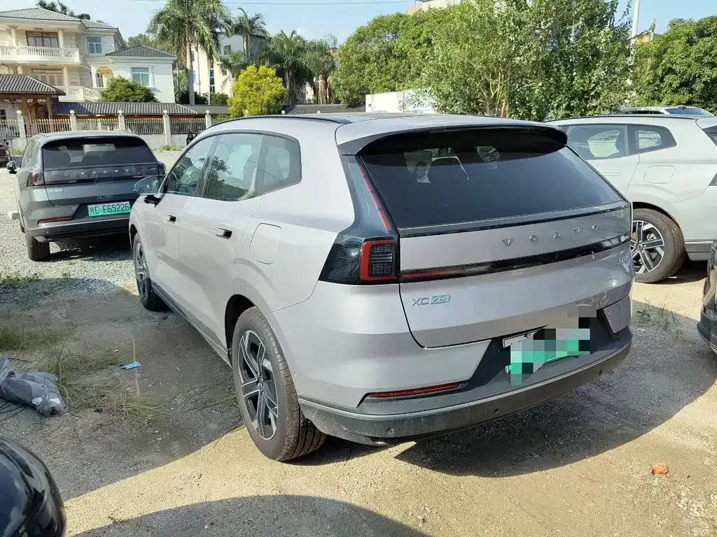 Volvo XC70 Plug-in Hybrid — фото 10