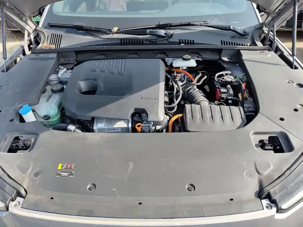 Volvo XC70 Plug-in Hybrid — фото 9
