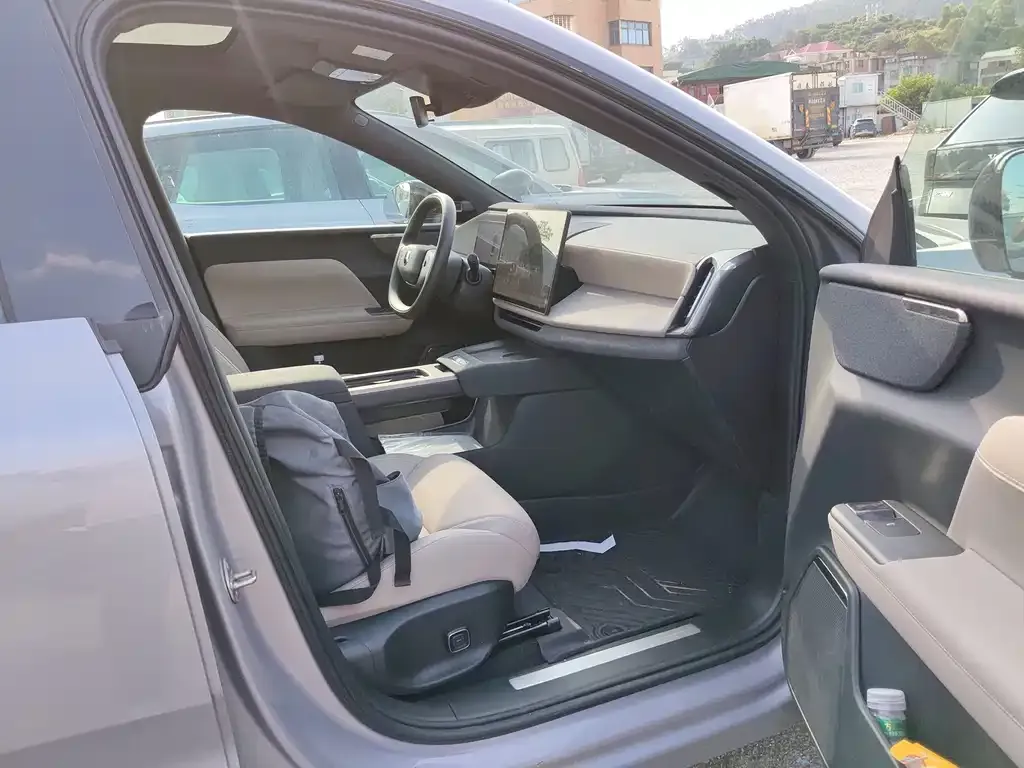 Volvo XC70 Plug-in Hybrid — фото 3