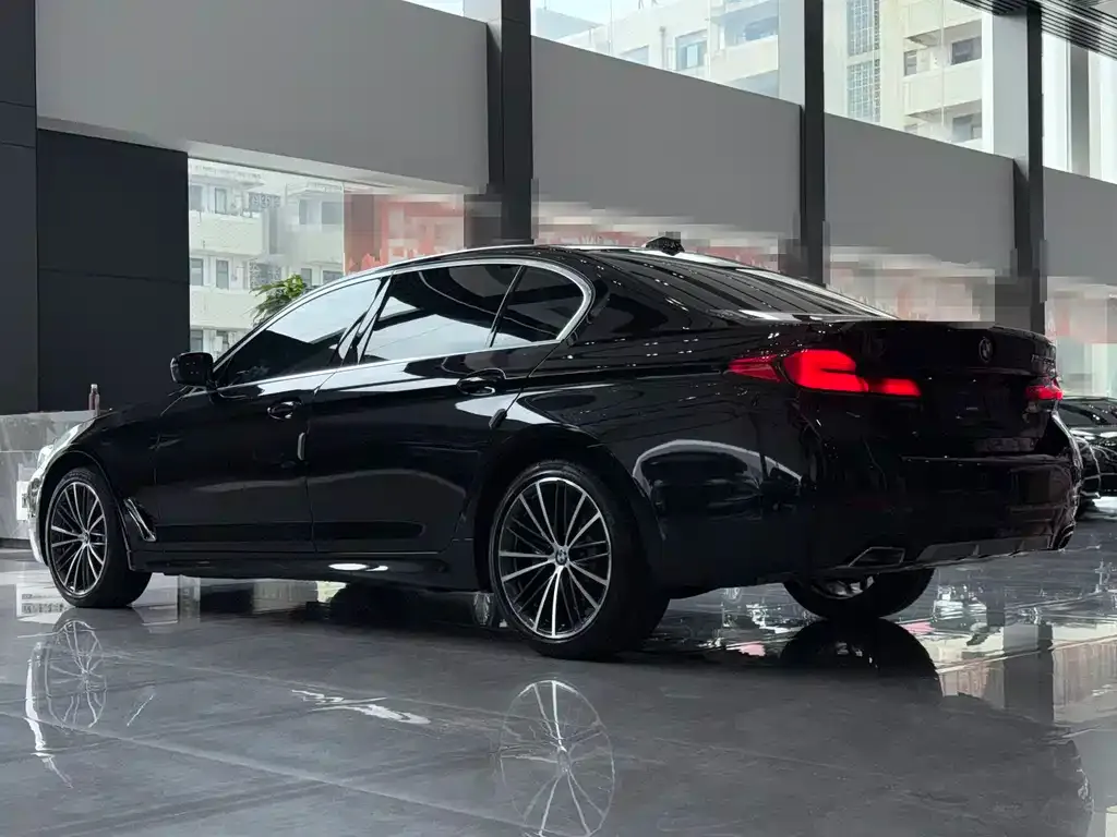 BMW 5 Series — фото 2