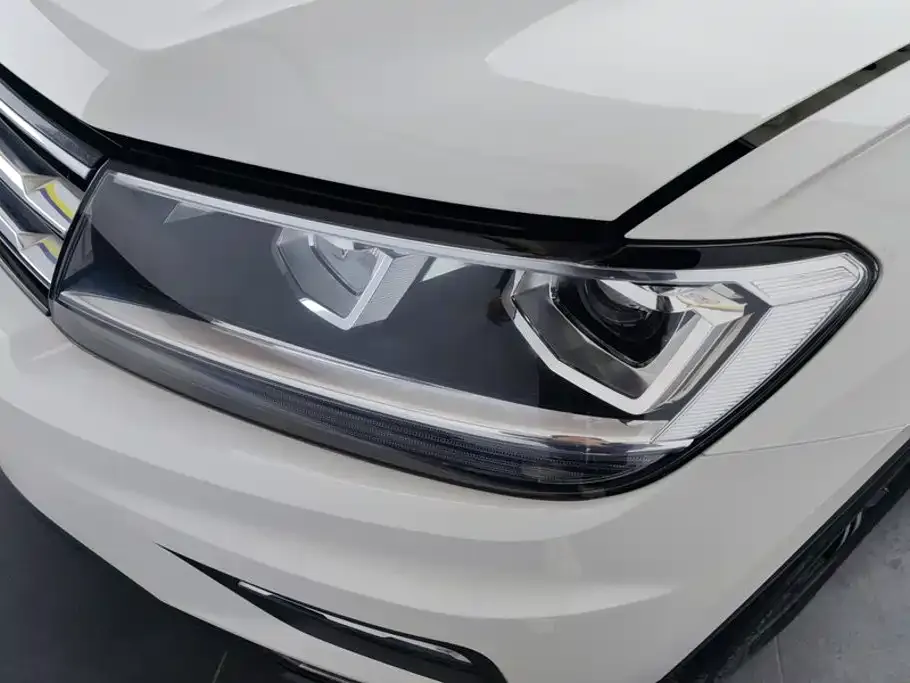 Volkswagen Tiguan L — фото 3