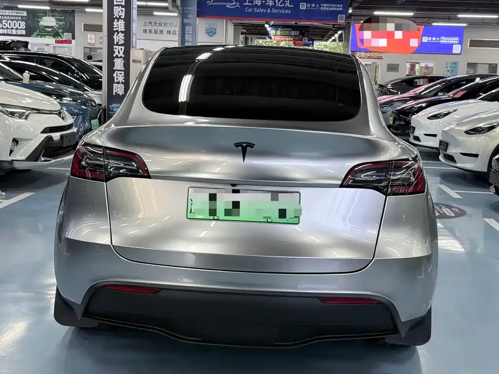 Tesla Model Y — фото 10