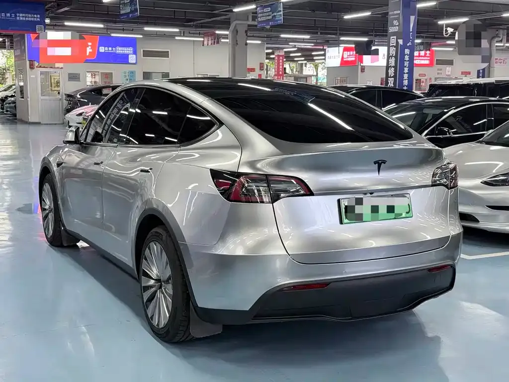 Tesla Model Y — фото 9