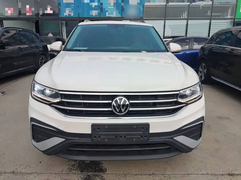 Volkswagen Tiguan L — фото 10
