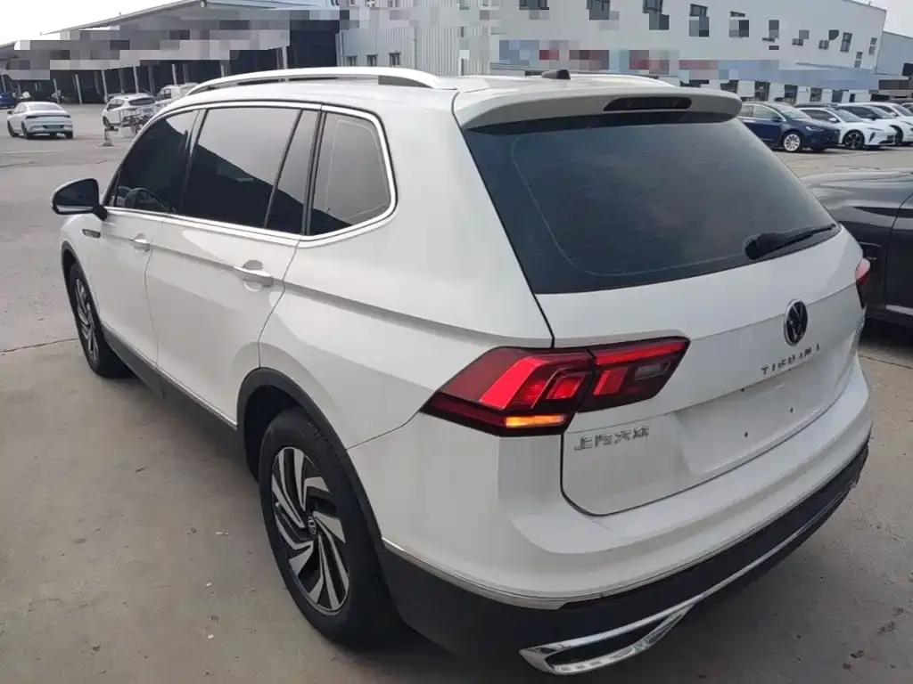 Volkswagen Tiguan L — фото 4