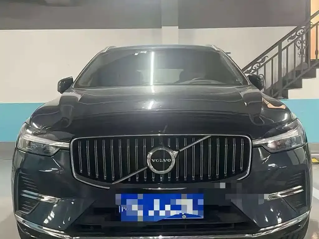 Volvo XC60 — фото 1
