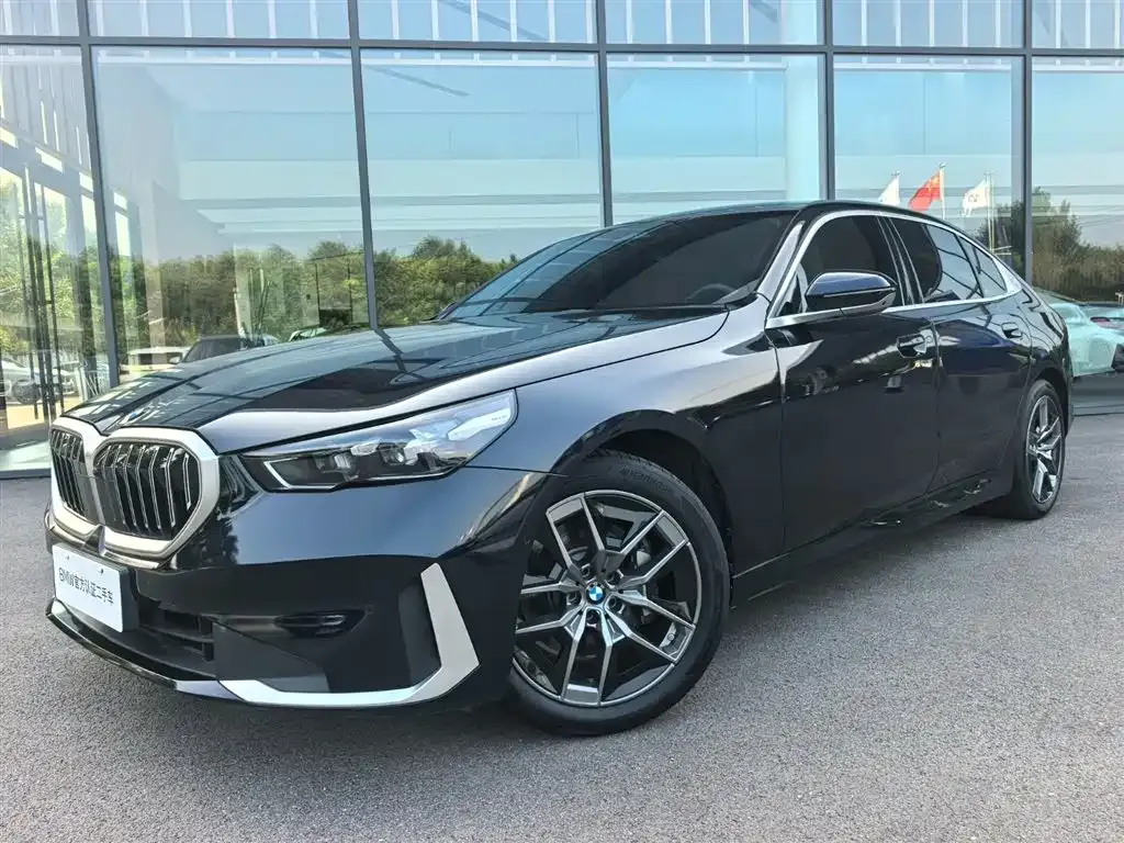 BMW 5 Series — фото 1