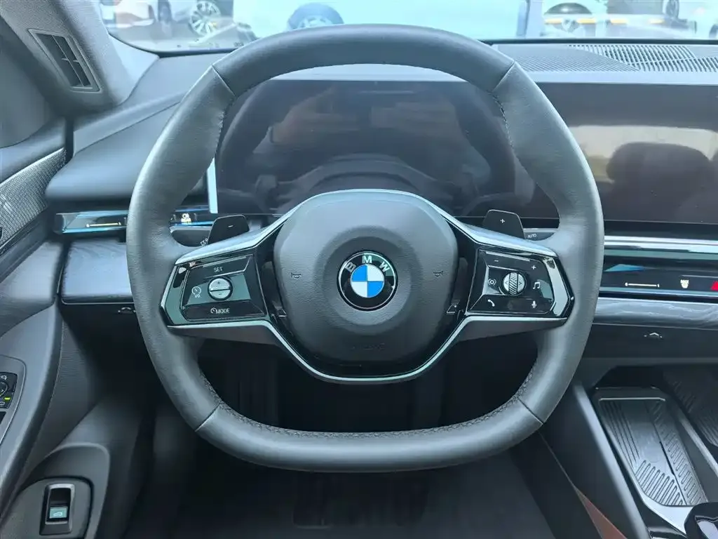 BMW 5 Series — фото 10