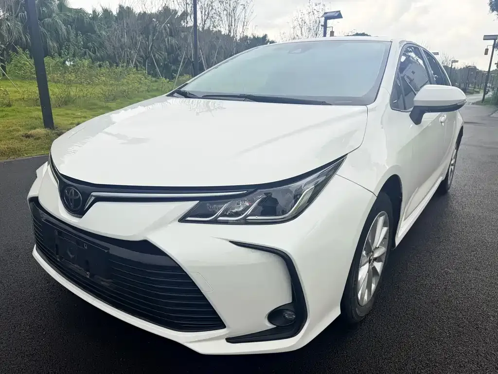 Toyota Corolla — фото 1
