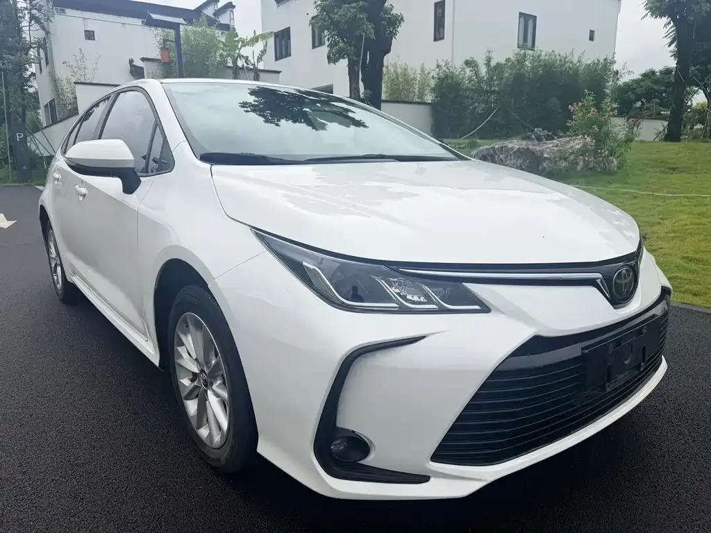 Toyota Corolla — фото 10