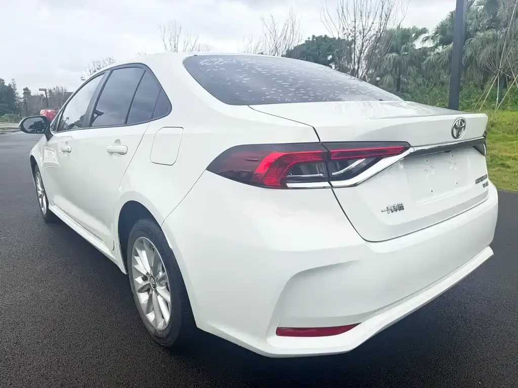 Toyota Corolla — фото 9