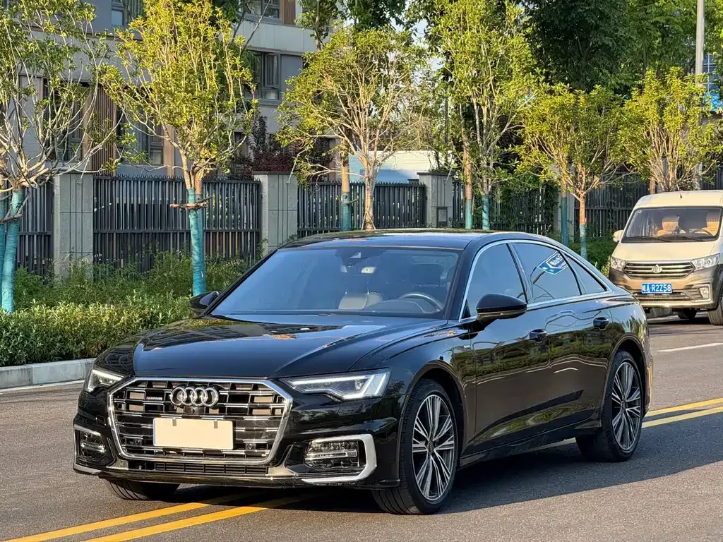Audi A6L — фото 1