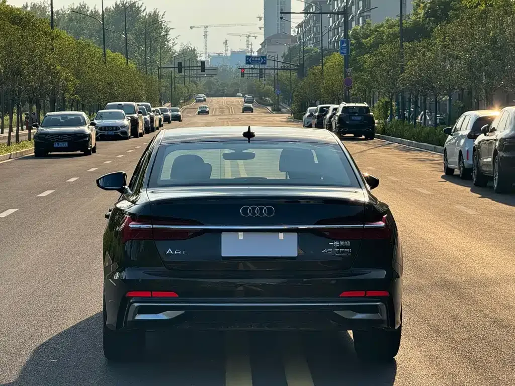 Audi A6L — фото 5