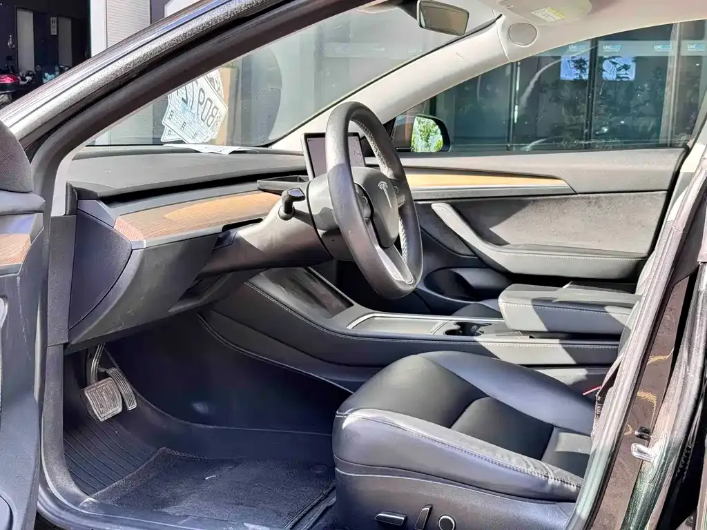 Tesla Model 3 — фото 2