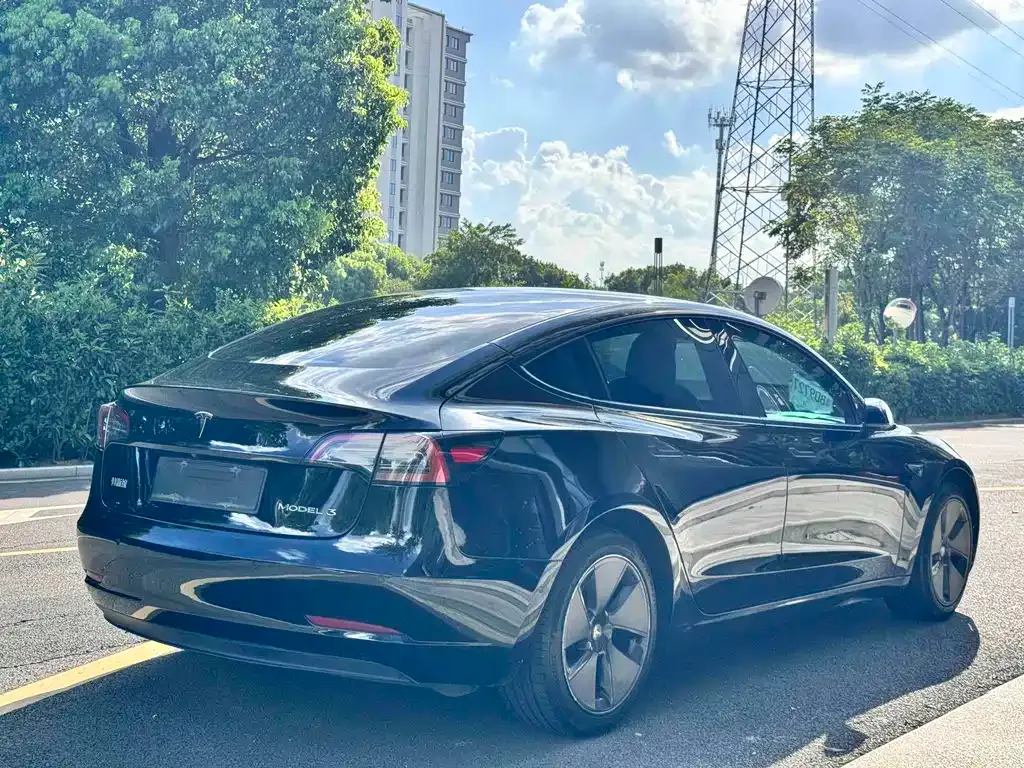 Tesla Model 3 — фото 7