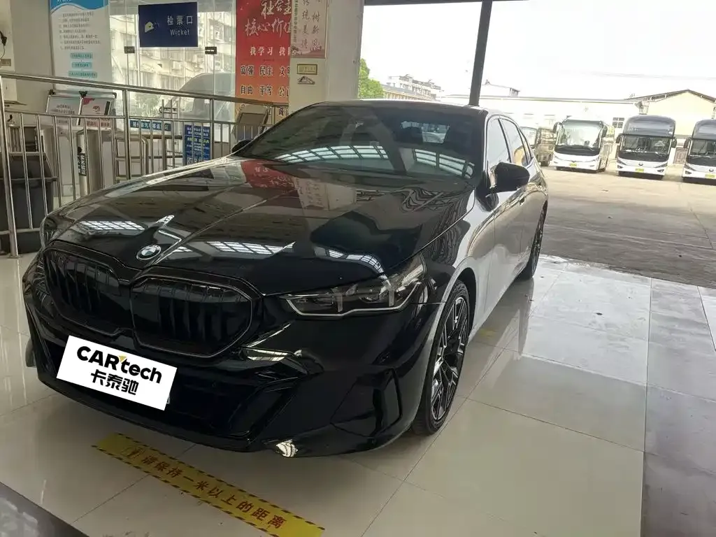 BMW 5 Series — фото 10