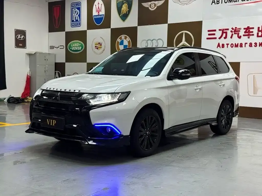 Mitsubishi Outlander — фото 1