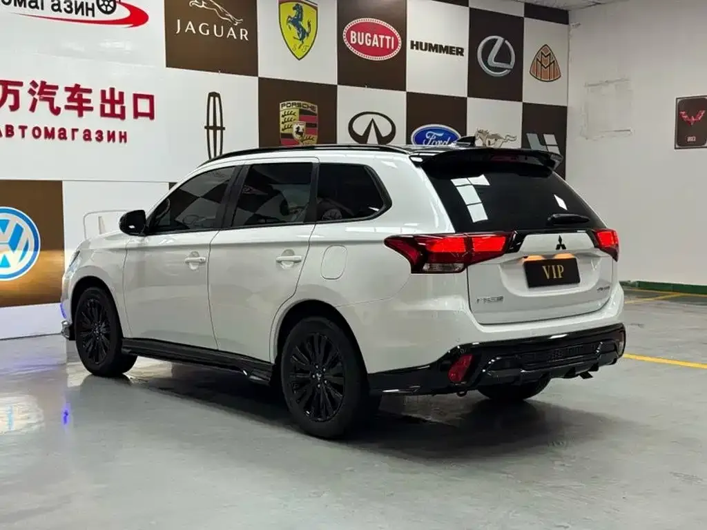 Mitsubishi Outlander — фото 8