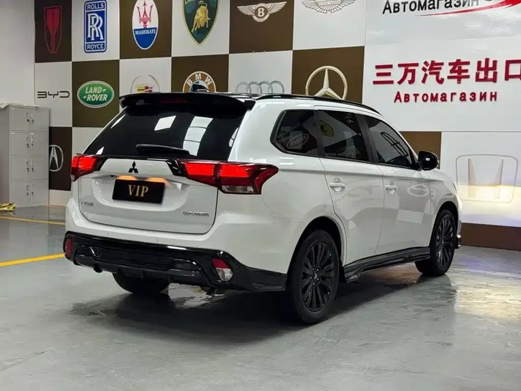 Mitsubishi Outlander — фото 9