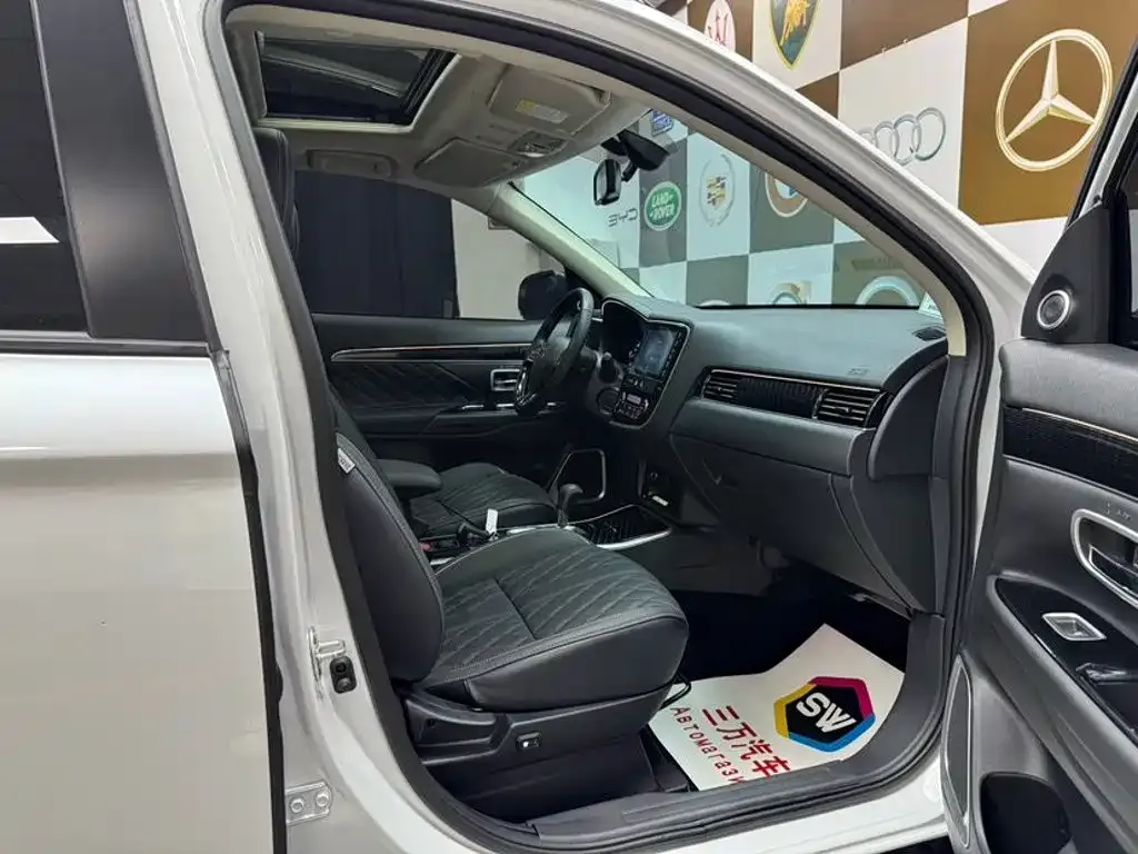 Mitsubishi Outlander — фото 10