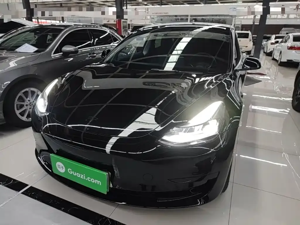 Tesla Model 3 — фото 1