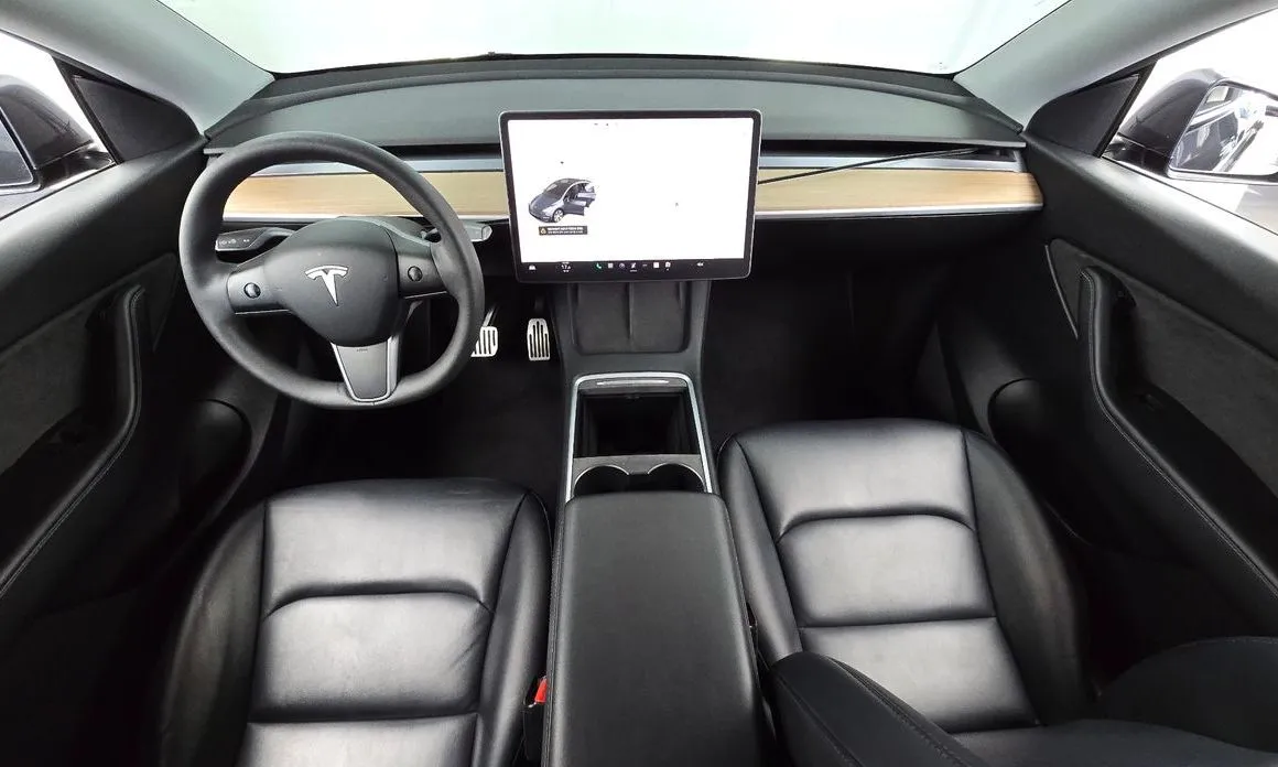 Tesla Model Y — фото 6