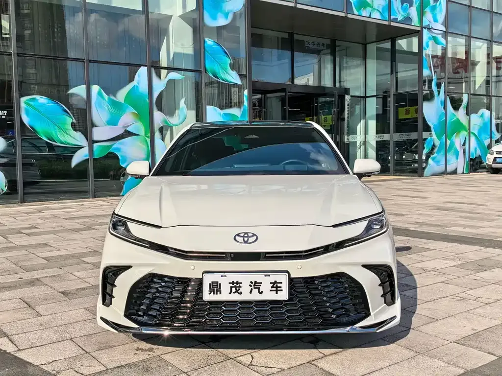 Toyota Camry — фото 4