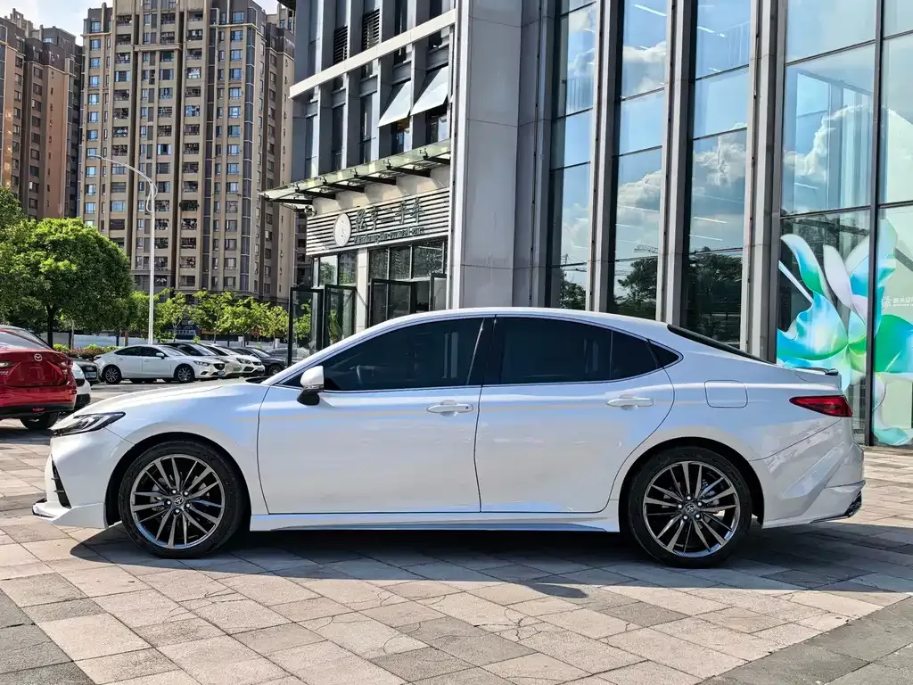 Toyota Camry — фото 7