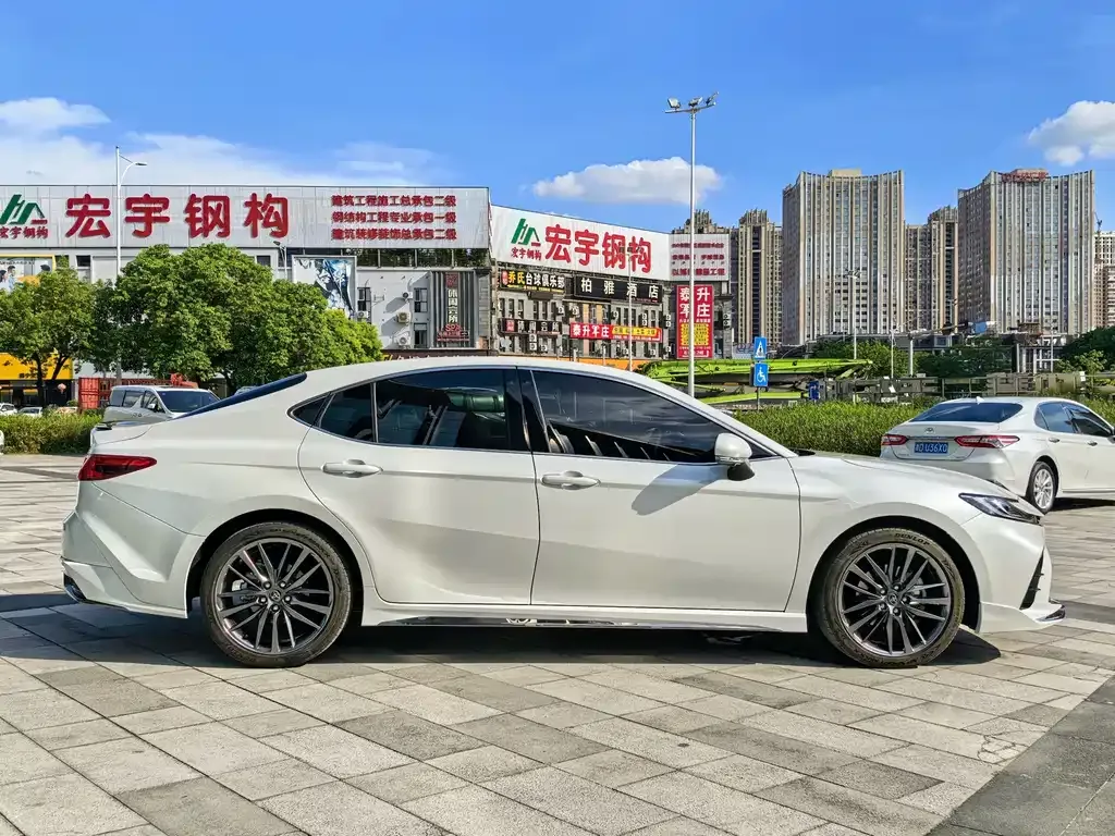 Toyota Camry — фото 10