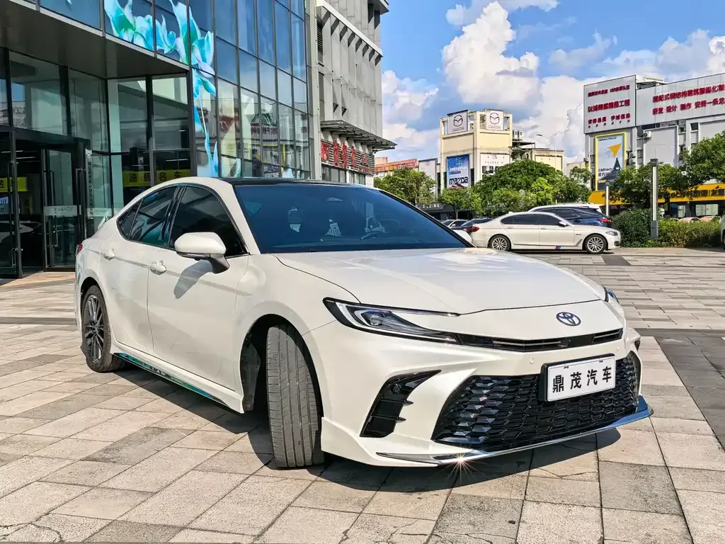 Toyota Camry — фото 5