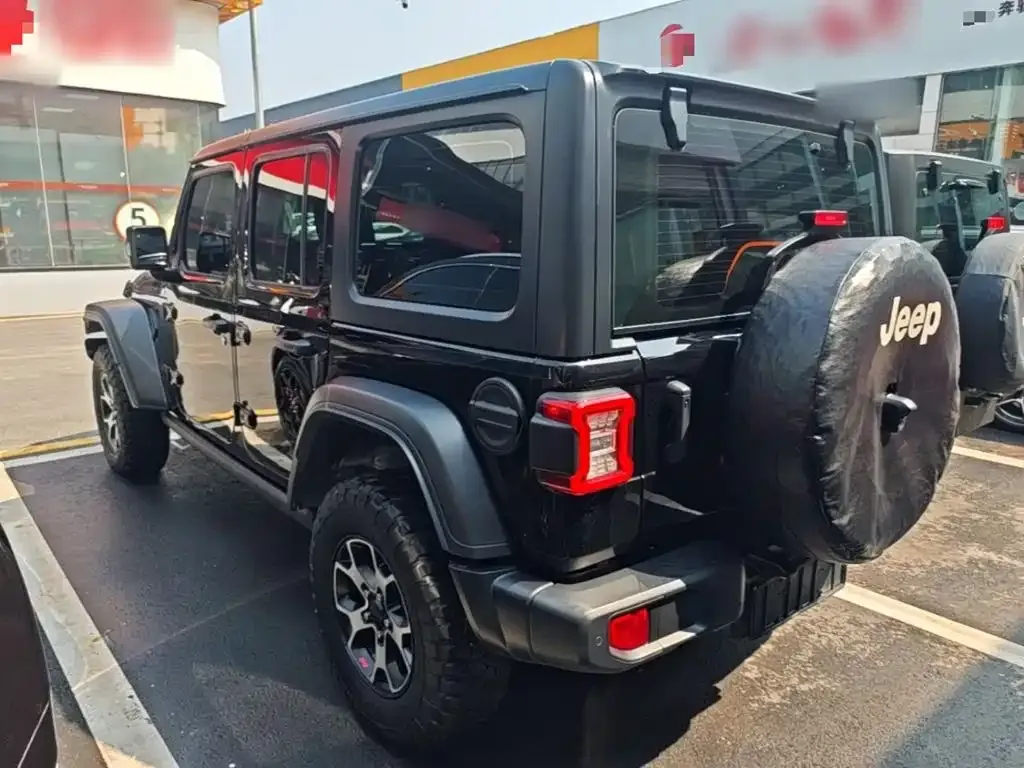 Jeep Wrangler — фото 10